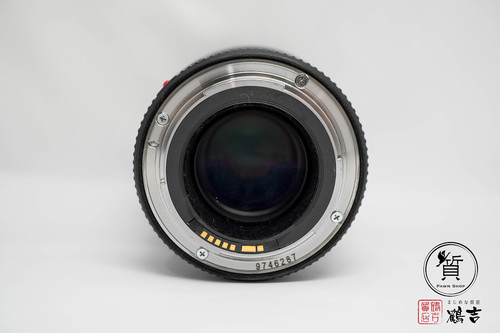 川崎で交換レンズ・一眼レフカメラの質入れ・買取りが高い店　鶴吉質店です。  Canon (キヤノン) EF100mm F2.8Lマクロ IS USM