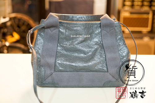 川崎でバレンシアガの質入れ・買取りが高い店　鶴吉質店です。  BALENCIAGA バレンシアガ グリフォシル 2wayバッグ 390346 ネイビーカバス