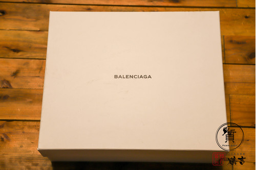 川崎でBALENCIAGA バレンシアガの質入れ・買取りが高い店　鶴吉質店です。  BALENCIAGA バレンシアガ 激レア DSM限定 Triple S Dover Street Market 