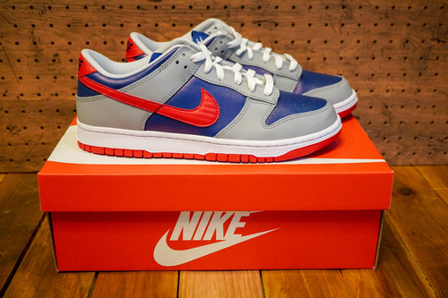 川崎でNIKE ナイキの質入れ・買取りが高い店　鶴吉質店です。  NIKE ナイキ DUNK LOW SP 【SAMBA】 ナイキ ダンク ロー SP HYPER BLUE/SAMBA/SILVER CZ2667-400 質預かり